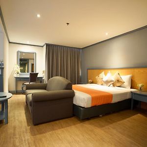 Corner Suite Room